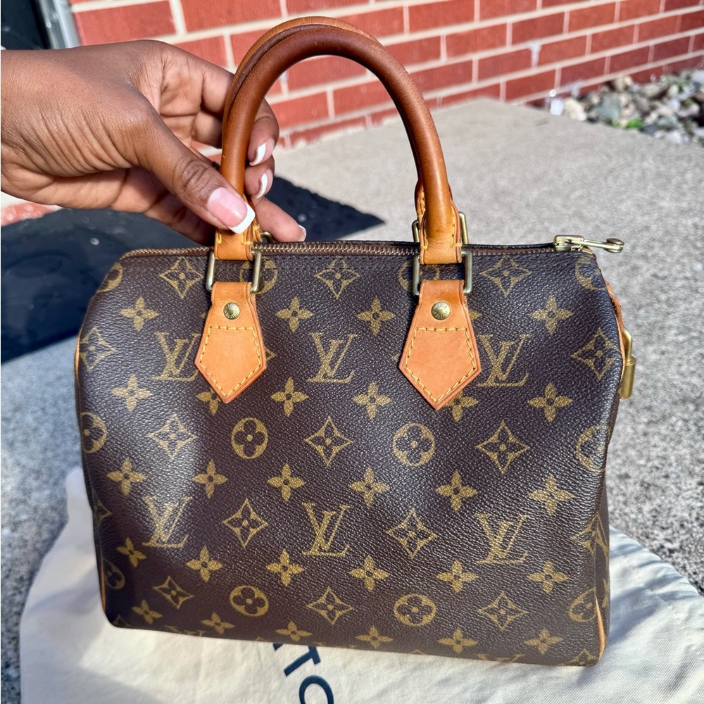 Louis Vuitton Monogram Speedy 25